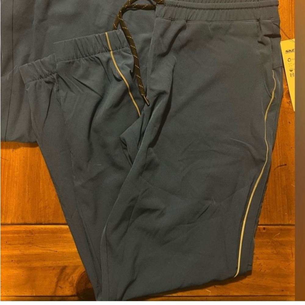 Sketchers scrub set - women’s medium - regular